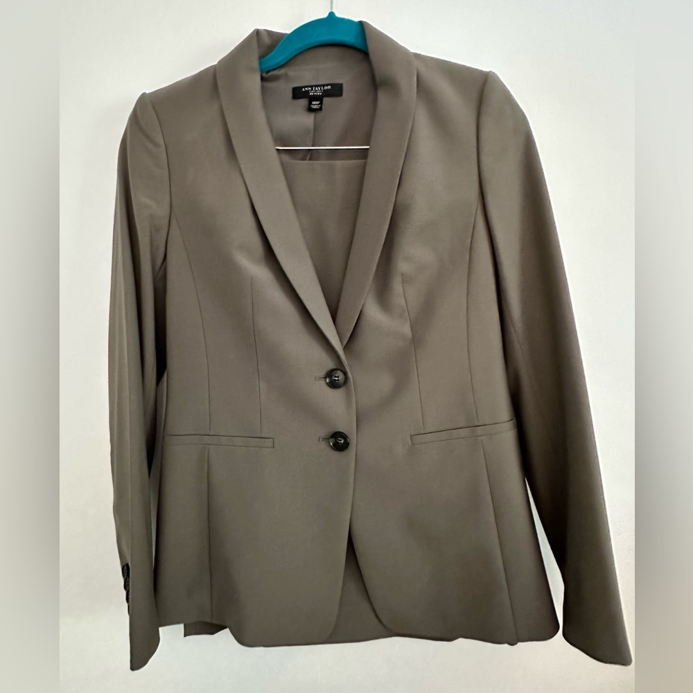 Ann Taylor 3 Pieces Suite.